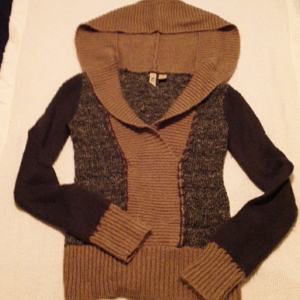 Used BKE size medium green and brown sweater